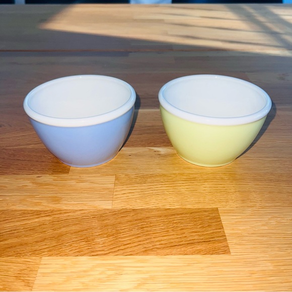 Bee House Yellow White And Blue White Bowls Japan 4.5"  2 Bowls Great Shape - Picture 1 of 5